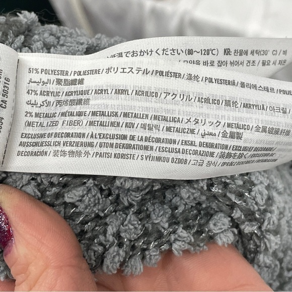 Hollister Women’s SZ M Fuzzy Soft Gray Glitter Thread Sweater - Picture 7 of 11